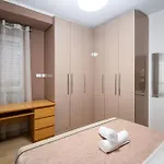 House Center Apartment