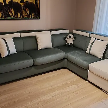 House Center アパート ティラナ