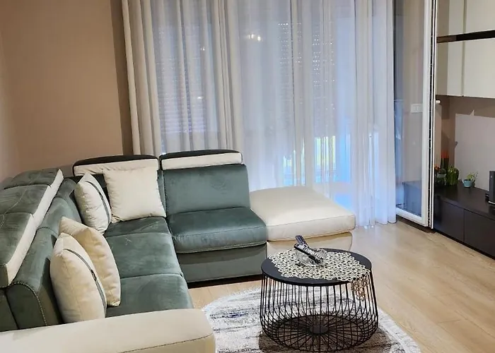 House Center アパート ティラナ